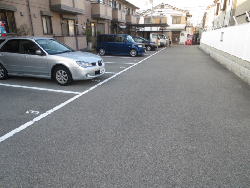 駐車場 リバ－ハイツＢ棟