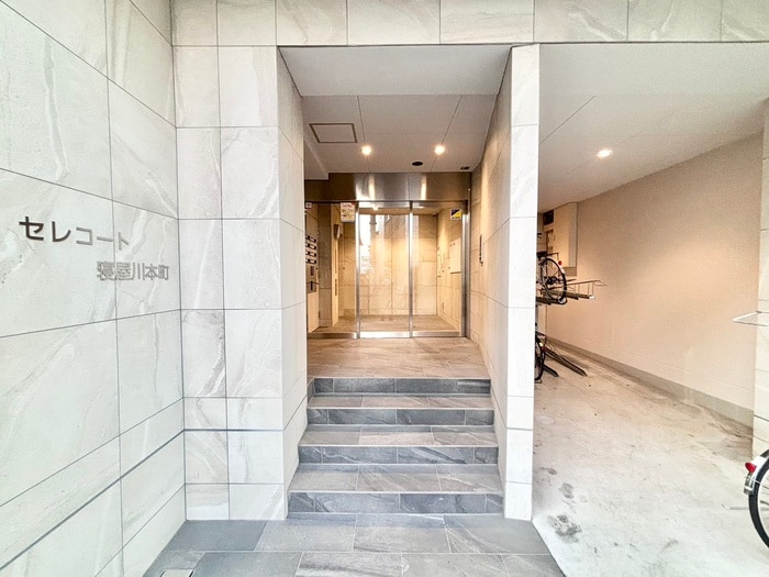 エントランス部分 セレコート寝屋川本町