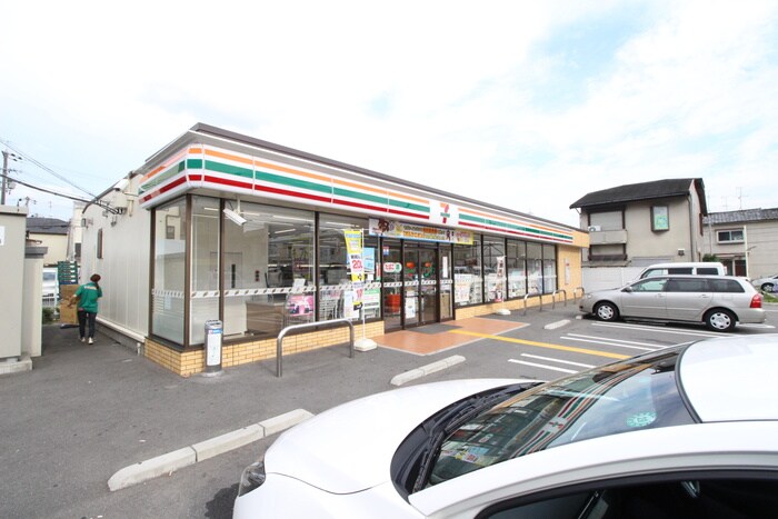 セブンイレブン 東大阪小阪本町2丁目店(コンビニ)まで348m LAFORET宝持(ﾗ･ﾌｫｰﾚﾎｳｼﾞ)