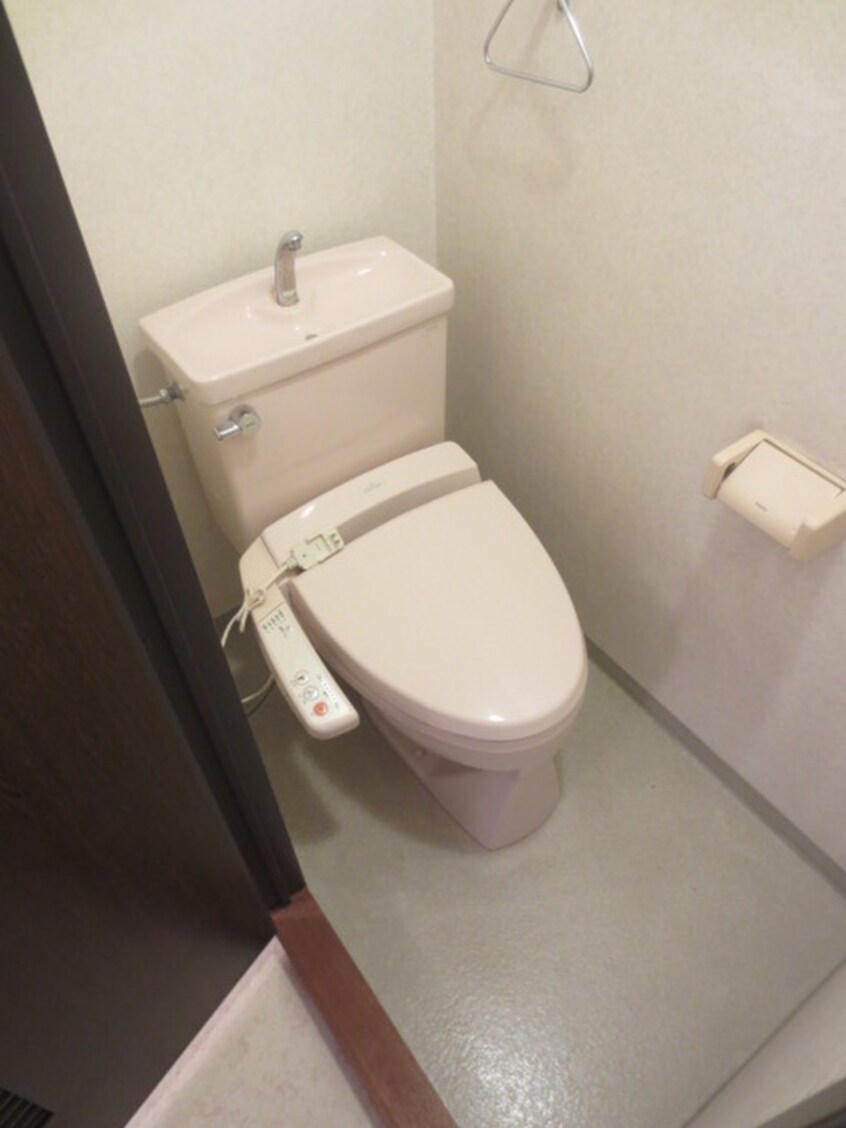 トイレ メゾンＩＹＡＳＡＫＡ