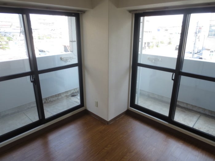 居室 メゾンＩＹＡＳＡＫＡ