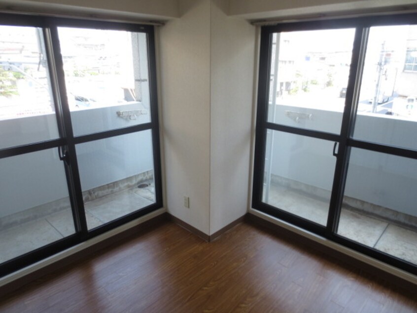 居室 メゾンＩＹＡＳＡＫＡ