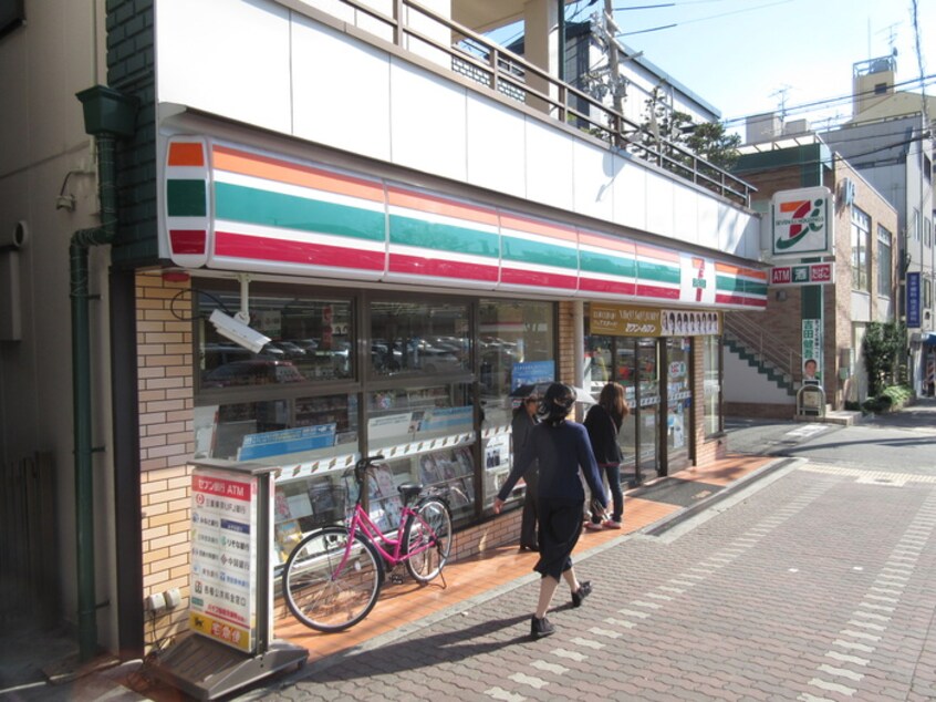 セブンイレブン(コンビニ)まで370m LeA･LeA　神戸12番館