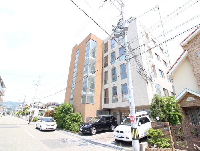 外観写真 C&Cﾛｰｽﾞｶﾞｰﾃﾞﾝ