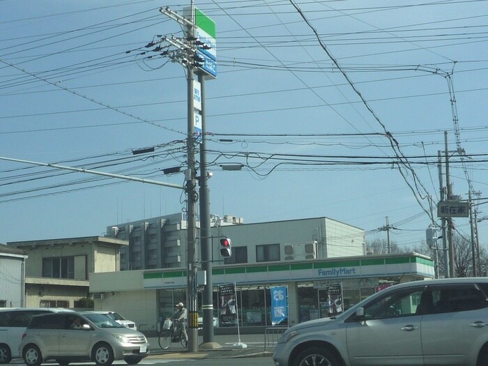 ファミリーマート(コンビニ)まで400m グリーンハイツⅡ