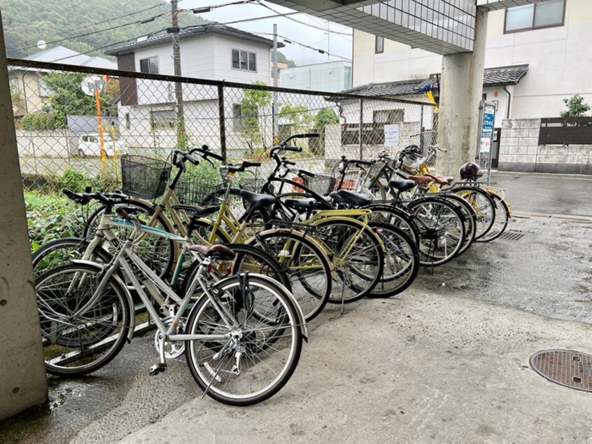 駐輪場 きんこん館