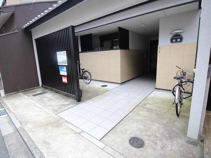 エントランス部分 ア－クリ－ド西陣