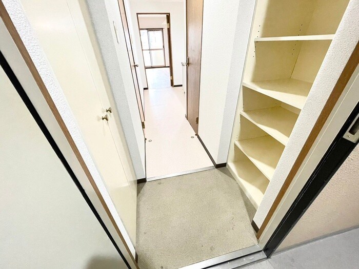 玄関 メゾン・フェアリ－