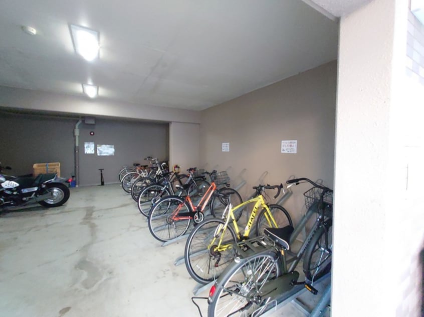 駐輪場 サンシャインイ－スト祇園