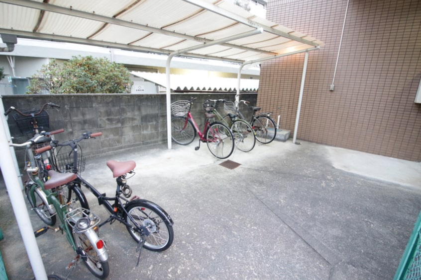 駐輪場 グレース曽根