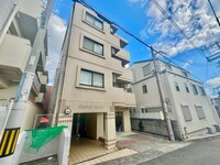 クラウンハウス