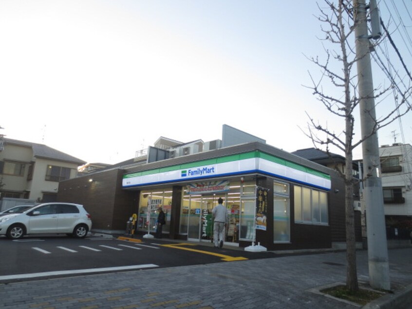 ファミリーマート(コンビニ)まで440m クラウンハウス