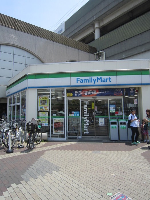 ファミリーマート(コンビニ)まで150m ブルグリンコ－ト布施駅前