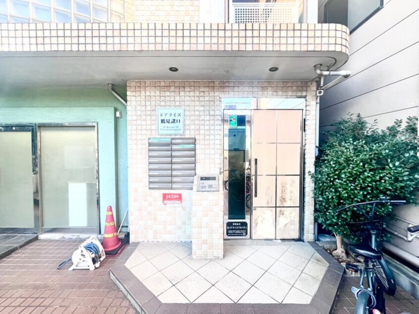 エントランス部分 リアライズ鶴見諸口