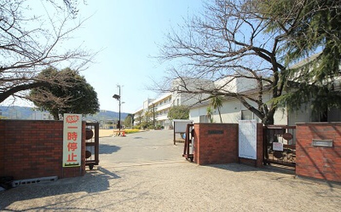 長岡第四小学校(小学校)まで473m ヴィラトモオカ