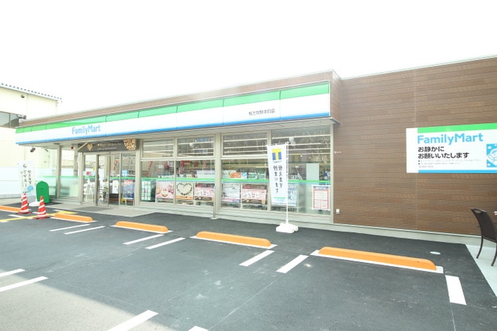 ファミリーマート枚方牧野本町店(コンビニ)まで266m ガーデンヒルズ