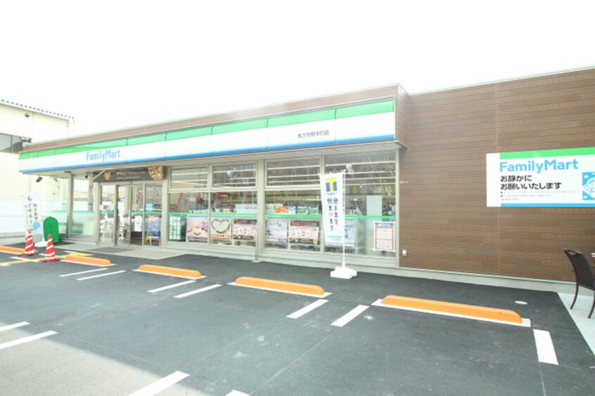 ファミリーマート枚方牧野本町店(コンビニ)まで266m ガーデンヒルズ