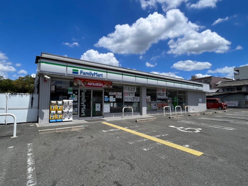 ファミリーマート(コンビニ)まで400m Impressive Magnolia Kyoto