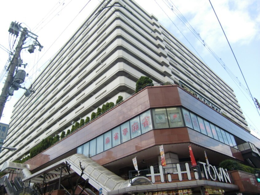 上本町ハイハイタウン(その他飲食（ファミレスなど）)まで380m ラーク浜田ビル