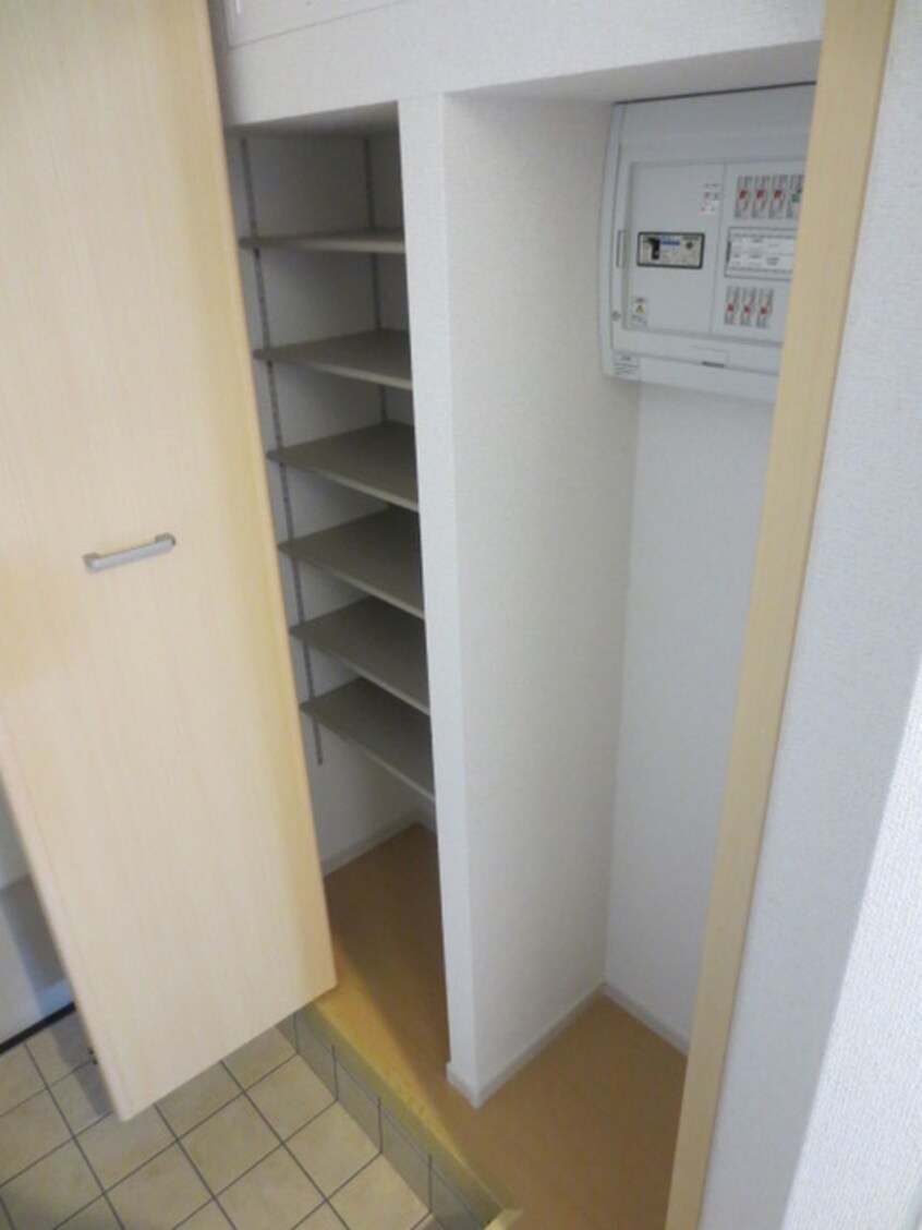 靴箱 チェルナ　コシュカ