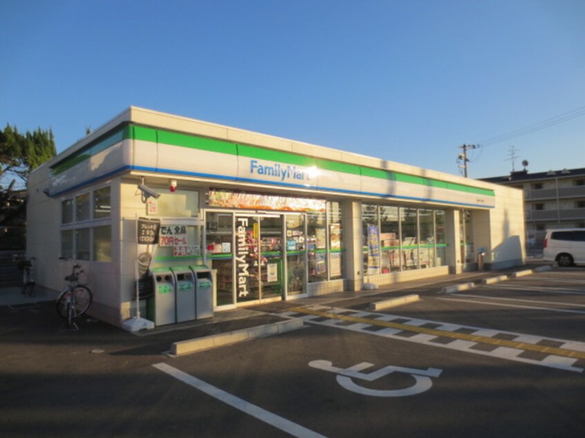 ファミリーマート 萱島店(コンビニ)まで592m サンヒルズ萱島