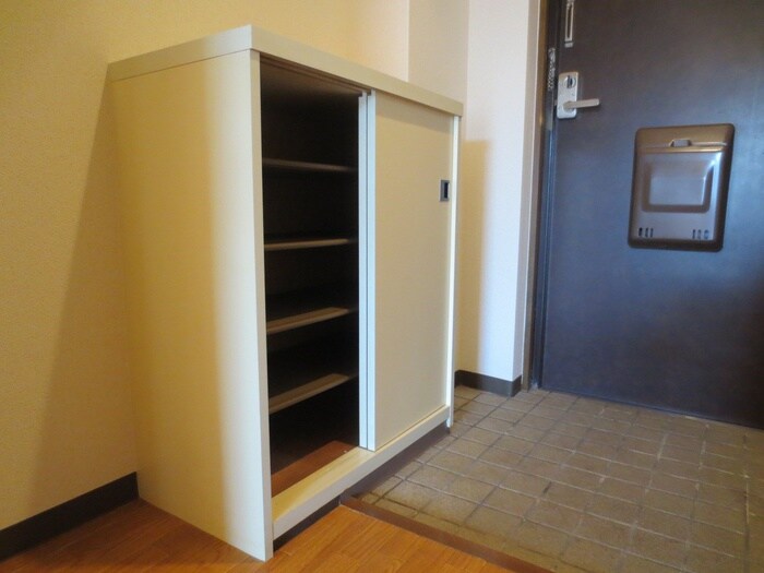 玄関 ウエスト・リヴァ－