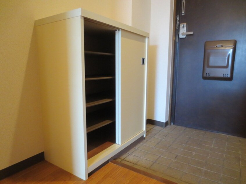 玄関 ウエスト・リヴァ－