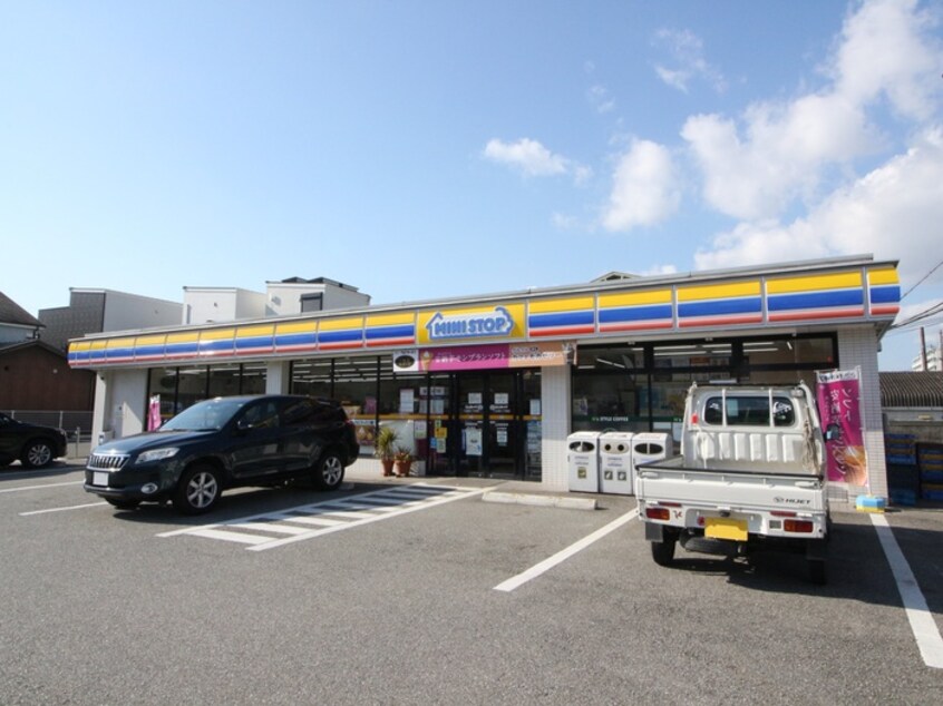 ミニストップ八王寺１丁目店(コンビニ)まで483m La Foret Hachizuka