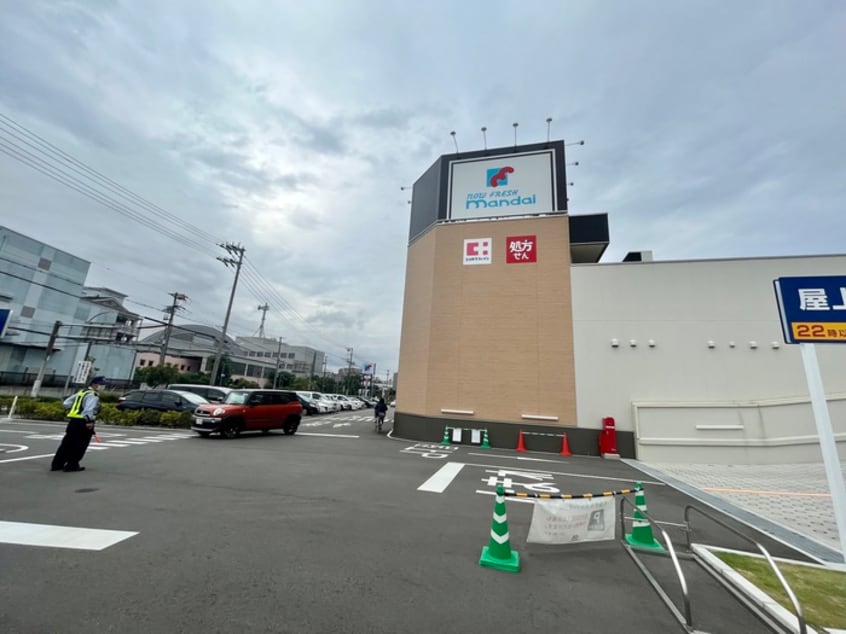 万代(スーパー)まで680m フジパレス津門中央公園Ⅱ番館
