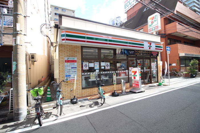 セブンイレブン(コンビニ)まで63m ザ・パークハウス梅田(404)