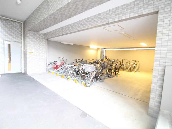 駐輪場 ｴｽﾌﾟﾚｲｽ神戸ｳｴｽﾄｹﾞｰﾄ（704）