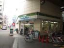 ファミリーマート　布施足代北店(コンビニ)まで215m パラゴン布施駅前