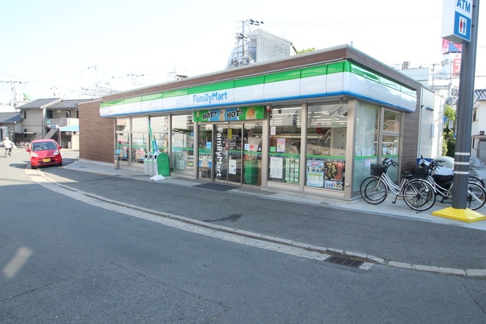 ファミリーマート(コンビニ)まで300m ルノン淡路