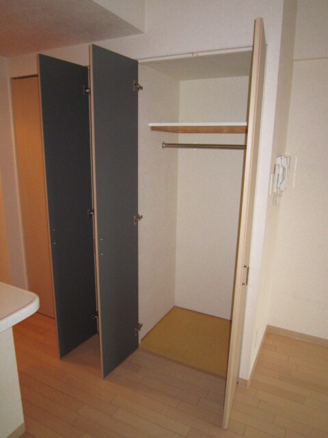 収納 エスリ－ド御堂筋梅田(515)