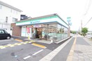 ファミリーマート大津月輪三丁目店(コンビニ)まで550m スリーパブリックA棟