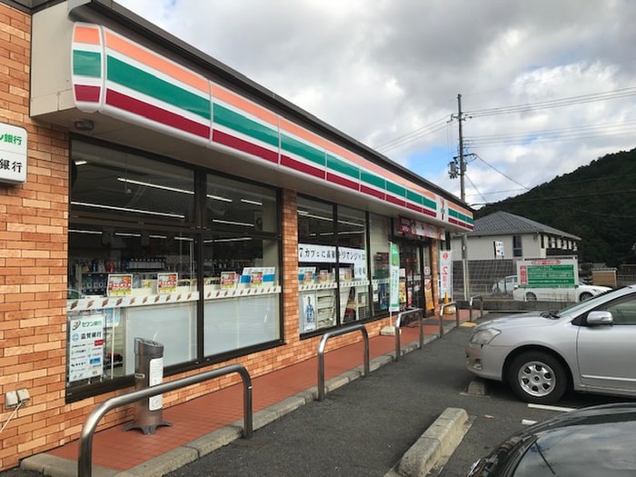 セブンイレブン国分1丁目店(コンビニ)まで290m ピュアスイ－ト