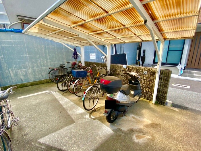 バイク置き場 エステ－トピア八宝