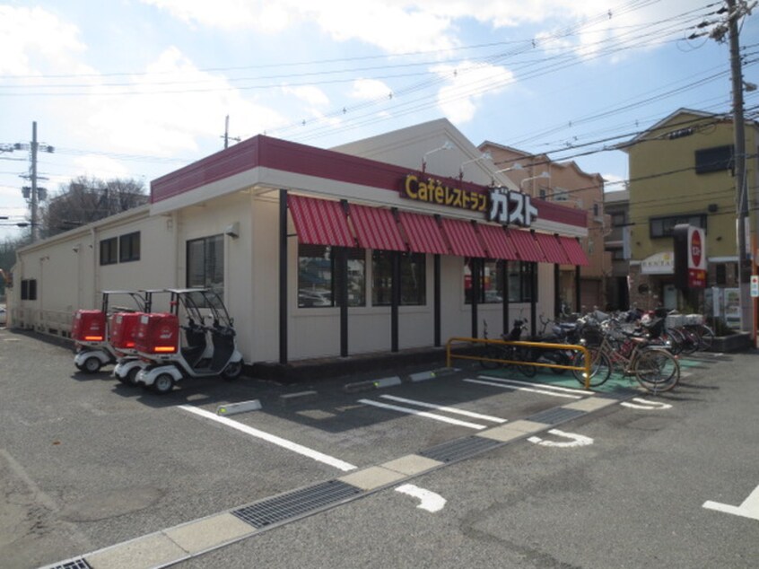 ガスト近大前店(その他飲食（ファミレスなど）)まで258m エステ－トピア八宝