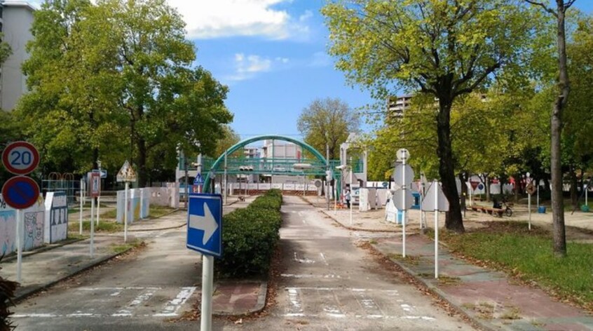 西宮交通公園(公園)まで800m ロイヤルメゾン香枦園