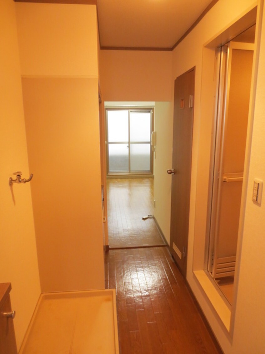 廊下 ﾒｿﾞﾝｴﾙｱﾝﾄﾞｼﾞｮｲ