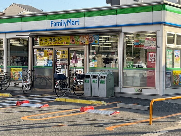 ファミリーマート(コンビニ)まで213m WEST GARDEN HILLS