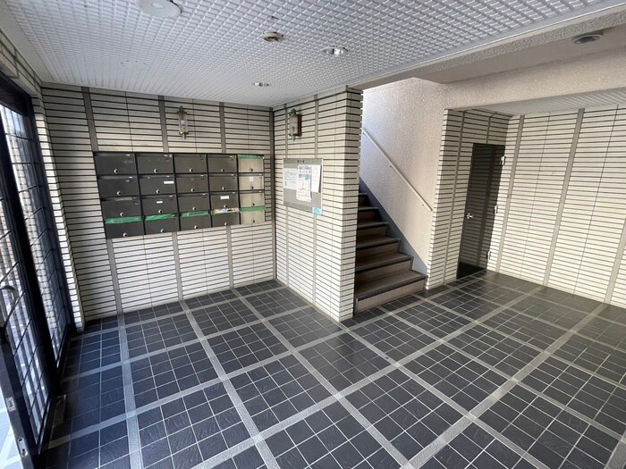 エントランス部分 ロイヤルハイム