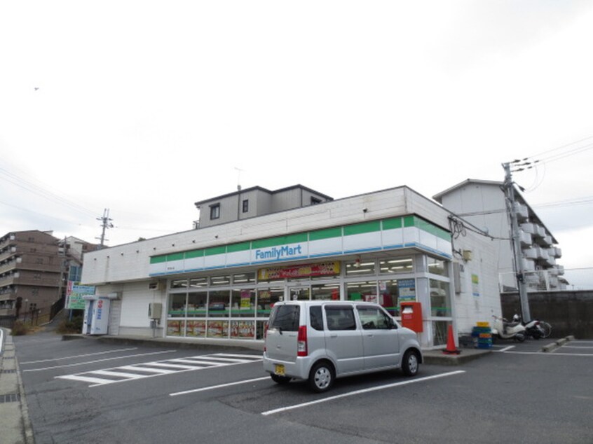 ファミリーマート 草津南笠東店(コンビニ)まで730m ヴィラコーポ清水