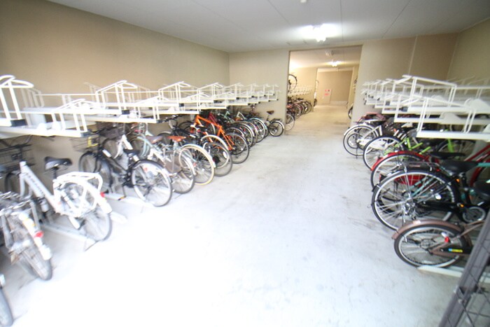 駐輪場 カルムイン天神橋