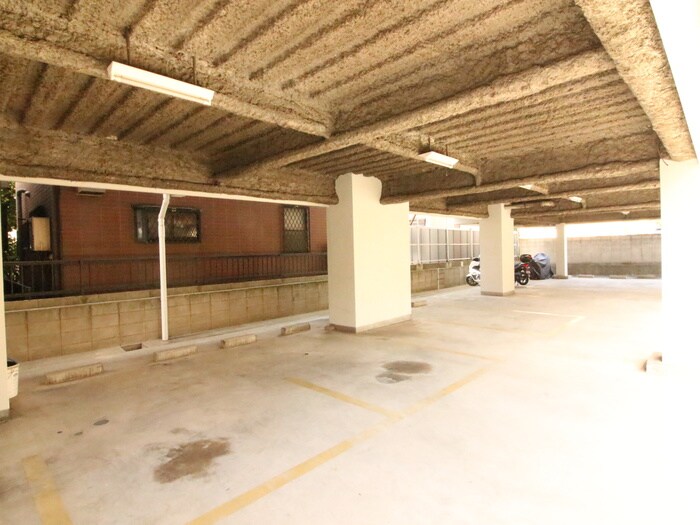 駐車場 ﾚｼﾞﾃﾞﾝｽ・ﾃﾞｭ・ｾﾘﾊﾞ・ｾﾚｽﾄゥ