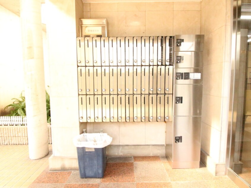 建物設備 ﾚｼﾞﾃﾞﾝｽ・ﾃﾞｭ・ｾﾘﾊﾞ・ｾﾚｽﾄゥ