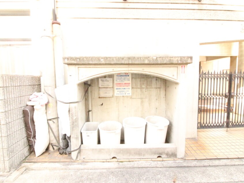 建物設備 ﾚｼﾞﾃﾞﾝｽ・ﾃﾞｭ・ｾﾘﾊﾞ・ｾﾚｽﾄゥ