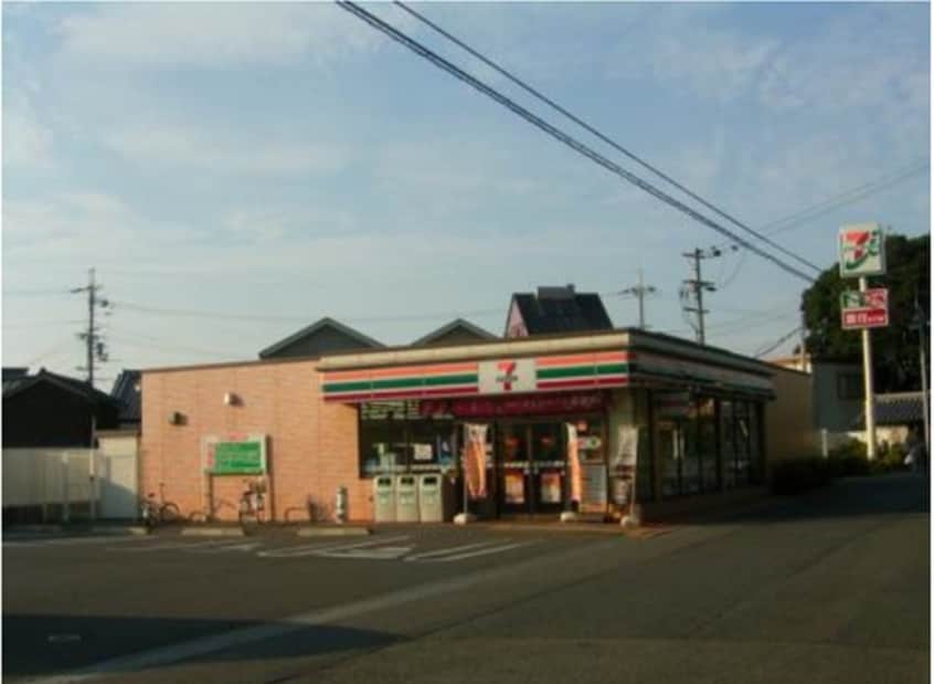 セブンイレブン(コンビニ)まで837m ハイツ西本