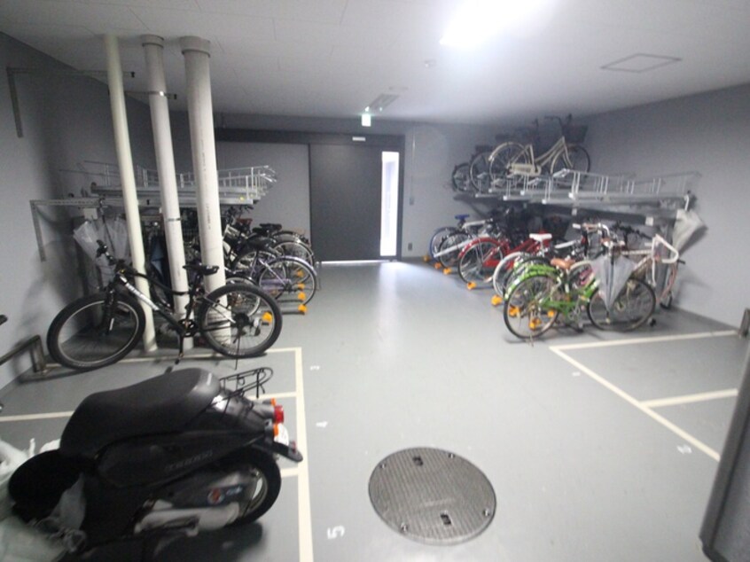 駐輪場 エスライズ堂島川