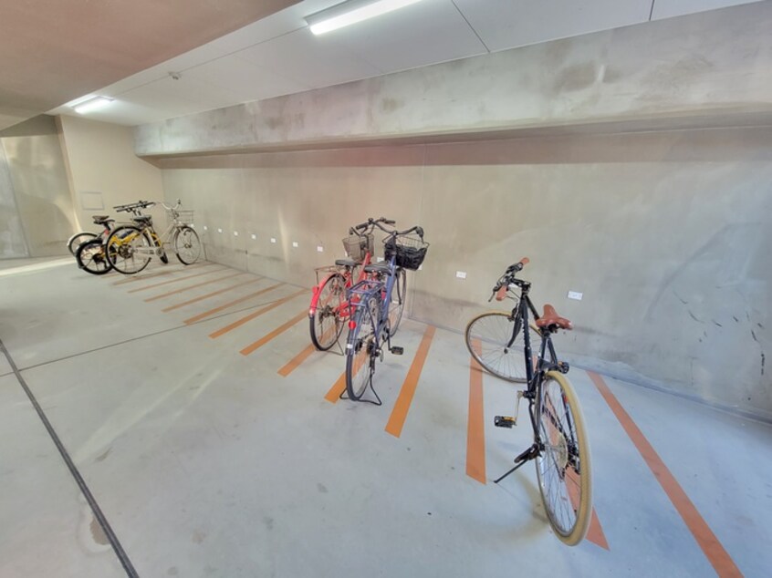 駐輪場 ディモア増田